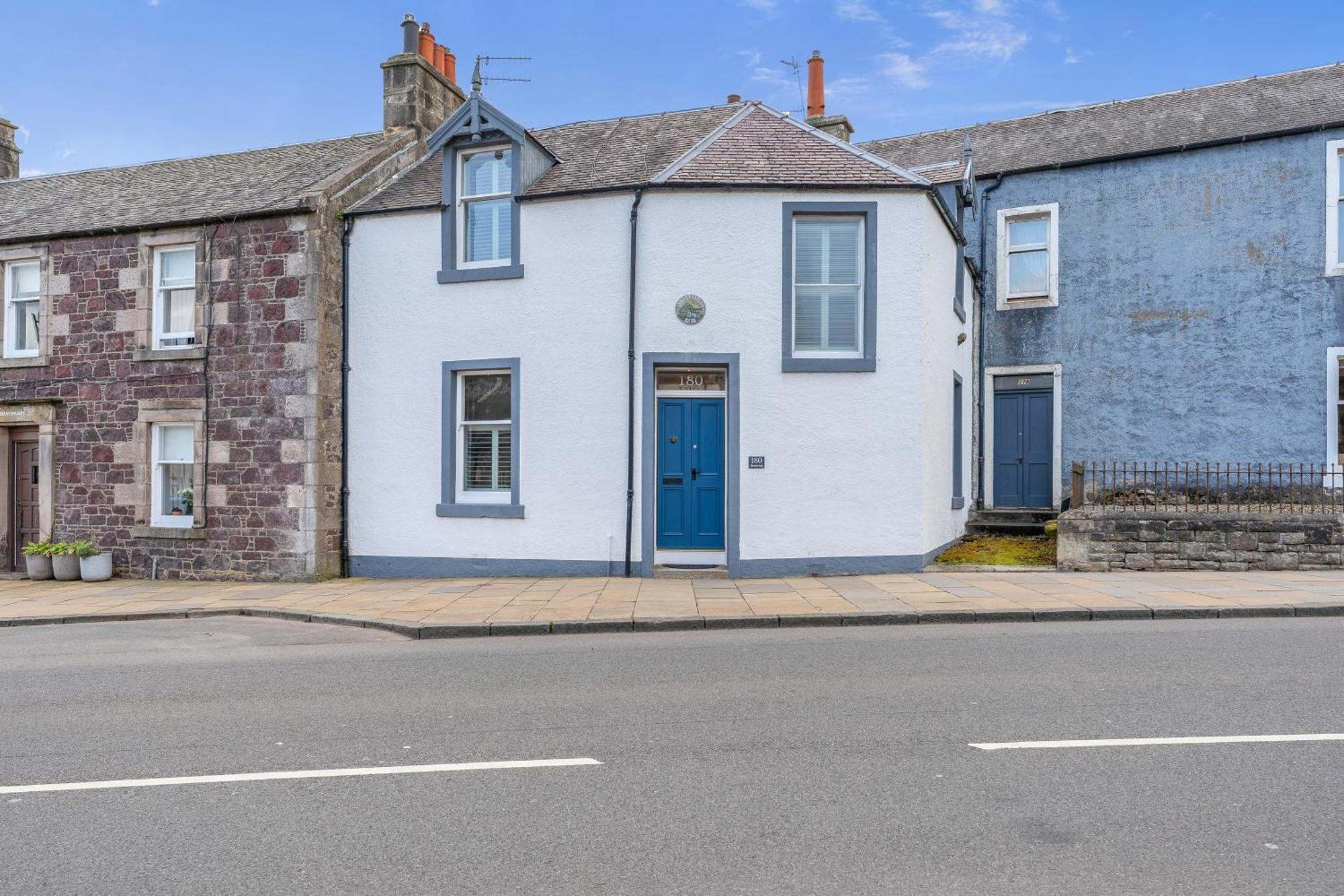 Beeswing, A Victorian Gem In Biggar Villa Room photo